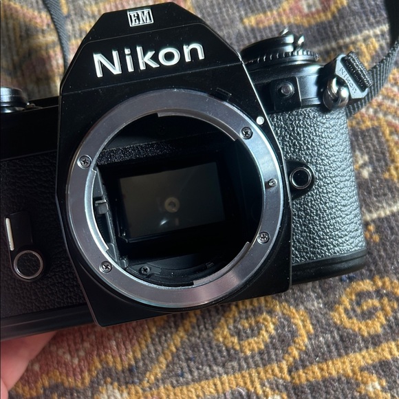 Nikon EM with strap - Picture 2 of 5